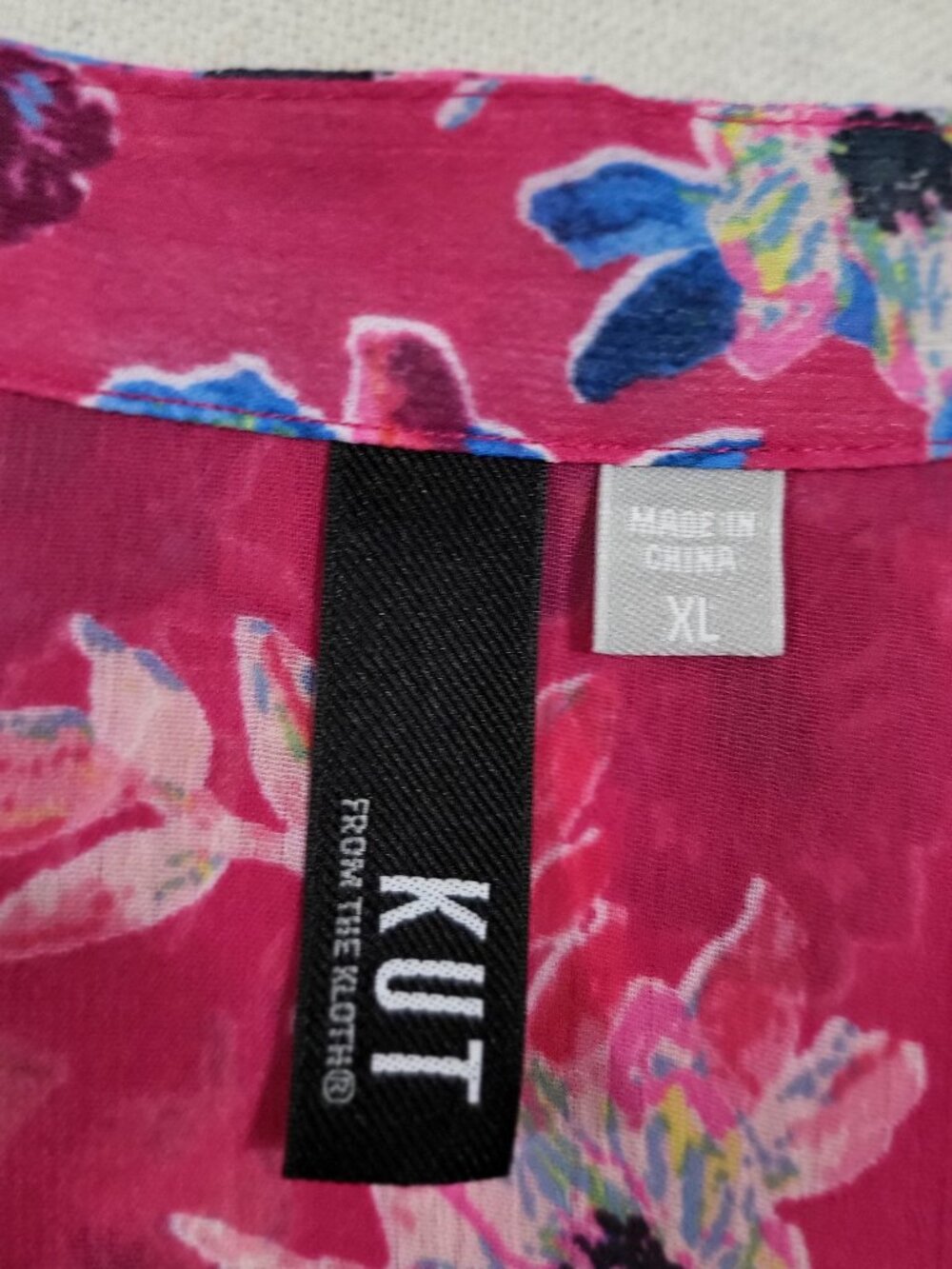 KUT From the Kloth Pink Floral Roll Tab Blouse XL Lightweight Button Front Top - Picture 6 of 6